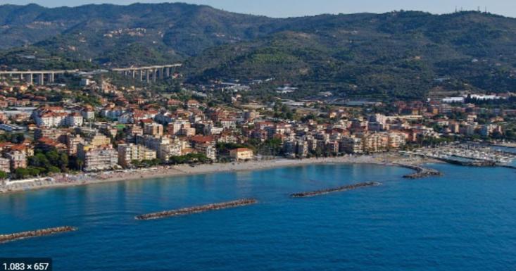 Condominio Ariazzurra S. Bart. San Bartolomeo Al Mare Exteriér fotografie