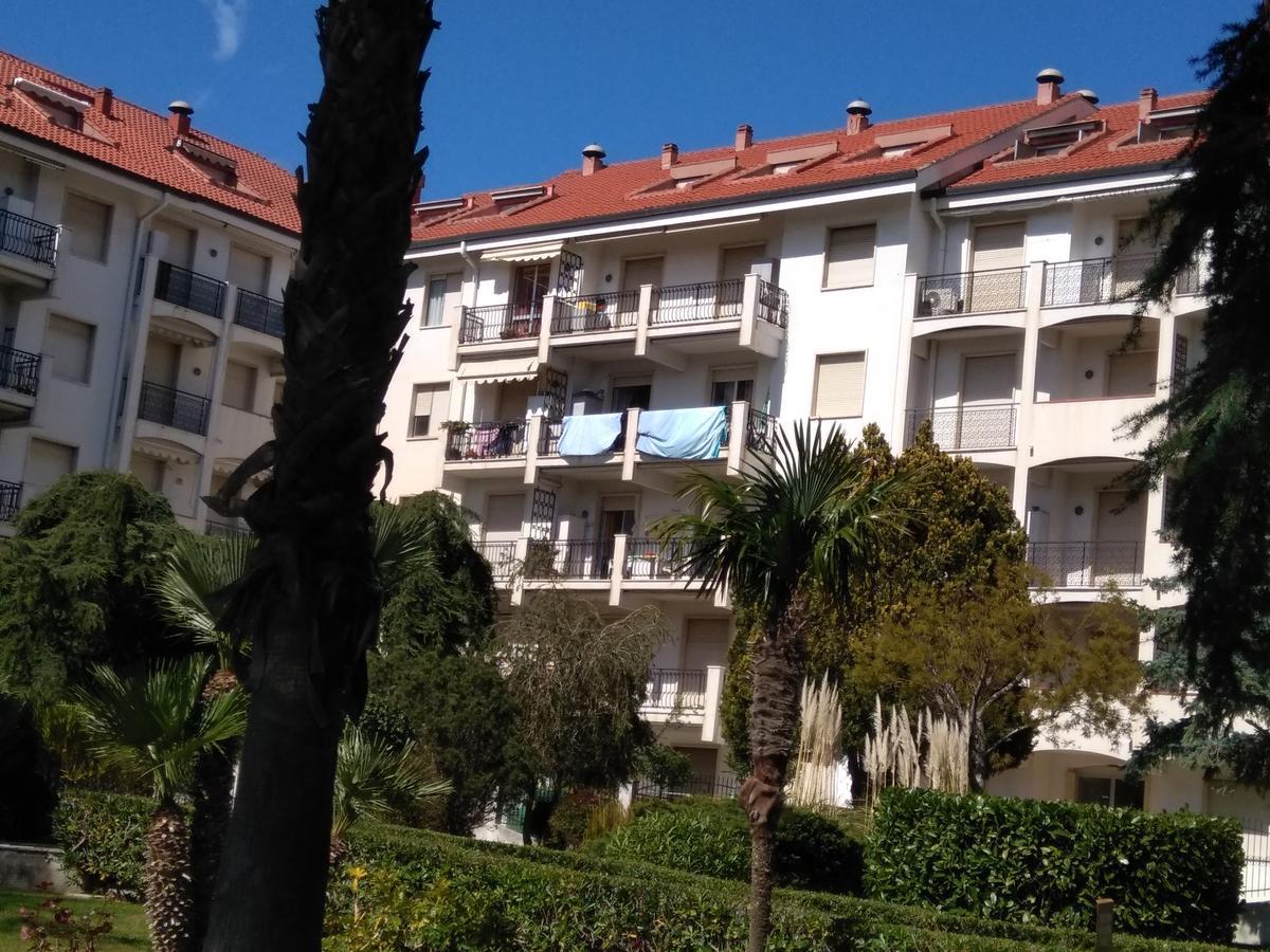 Condominio Ariazzurra S. Bart. San Bartolomeo Al Mare Exteriér fotografie
