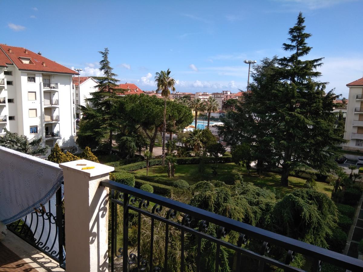 Condominio Ariazzurra S. Bart. San Bartolomeo Al Mare Exteriér fotografie