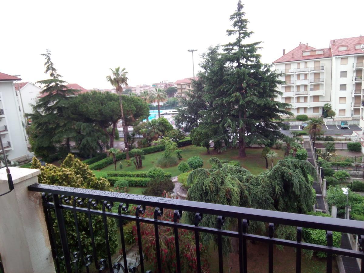 Condominio Ariazzurra S. Bart. San Bartolomeo Al Mare Exteriér fotografie